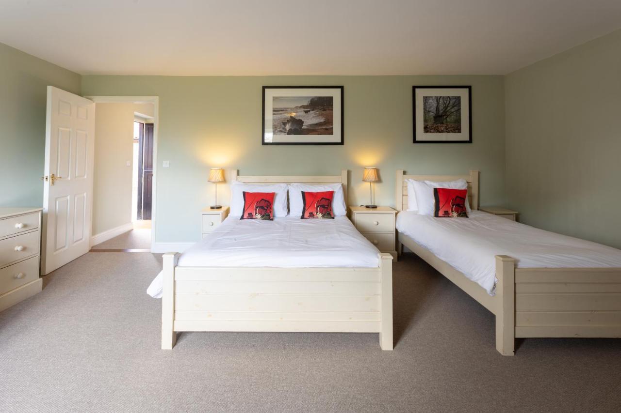 Hotel The Plough Wangford Esterno foto